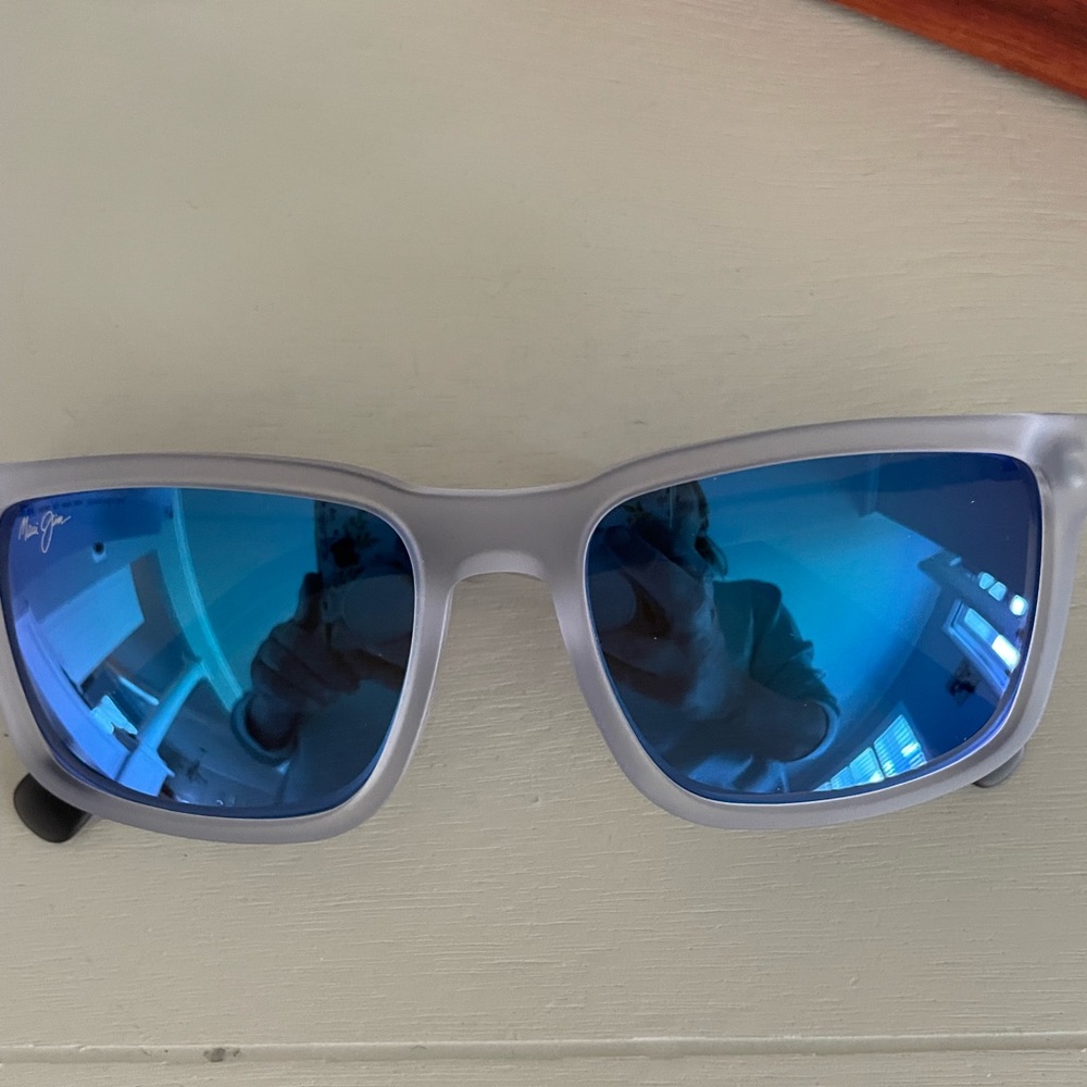 Maui Jim Women’s sunglasses brand new never worn